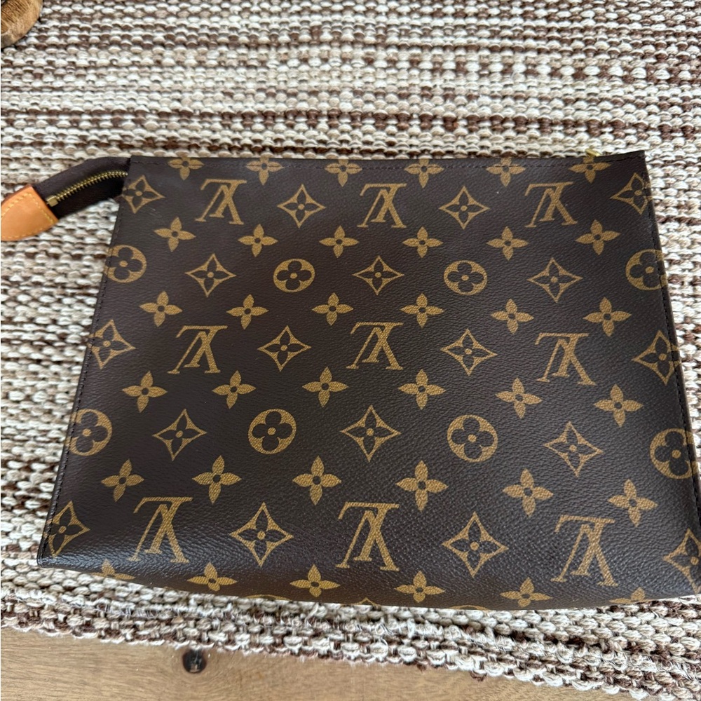 Louis Vuitton Toiletry 26